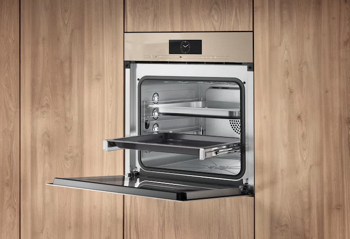Horno a vapor combinado sin tirador con toma de agua y desagüe