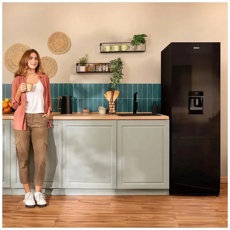 Frigorífico Combi Negro 250L, Inverter, No Frost, Clase D, Dispensador Agua de Cecotec