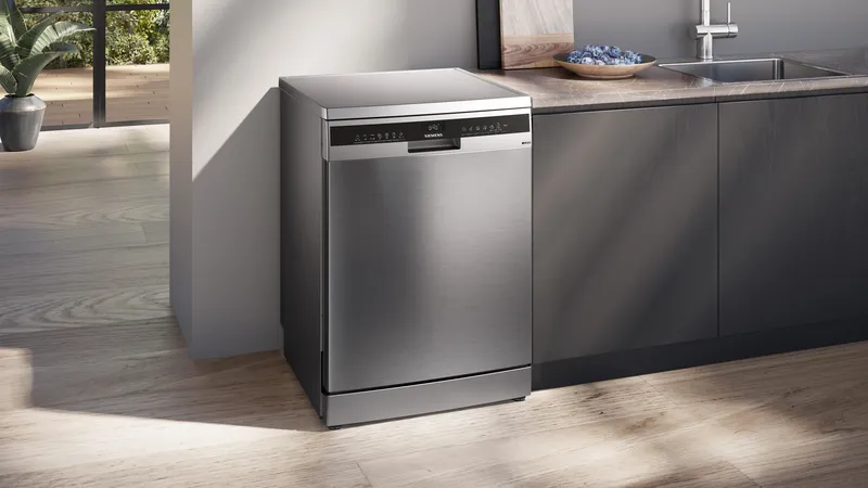 OFERTA LAVAVAJILLAS SIEMENS iQ300 SN23HI02ME, INOX, 14 Servicios, Tercera Bandeja, Clase D, Blanco