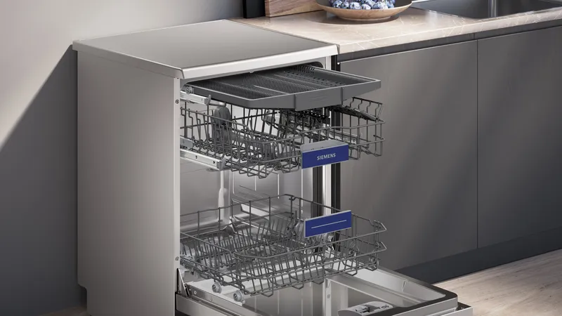 OFERTA LAVAVAJILLAS SIEMENS iQ300 SN23HI02ME, INOX, 14 Servicios, Tercera Bandeja, Clase D, Blanco