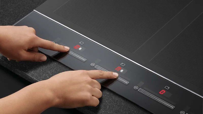 Fisher & Paykel 60cm Series 9 1 Burner + 2 Zone Hybrid Cooktop, 2 SmartZones, Natural Gas