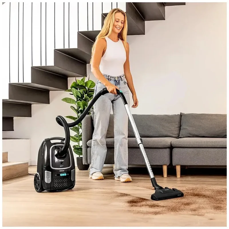 Aspirador Potente 890W con Bolsa 4L y Accesorios para Limpieza Completa de Cecotec