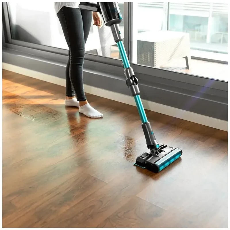 Aspirador escoba Conga Rockstar 1700 Titanium ErgoWet con motor digital de 680 W autonomía de 75 min y depósito de agua Cecotec