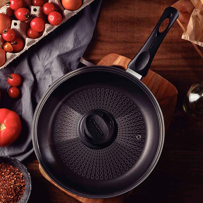 Sartén paris en aluminio con antiadherente negro 24 cm y 1,8 L con tapa Tramontina