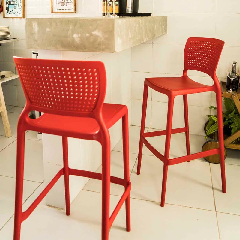 Silla safira alta bar monobloc en polipropileno rojo Tramontina