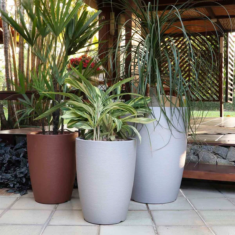 Maceta thai en polietileno gris 67 cm Tramontina
