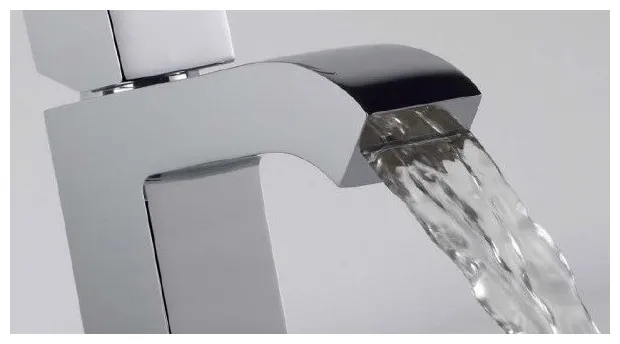 Grifo monomando de lavamanos con caño y mando cúbico en latón terminación acero M Cuadro TRES