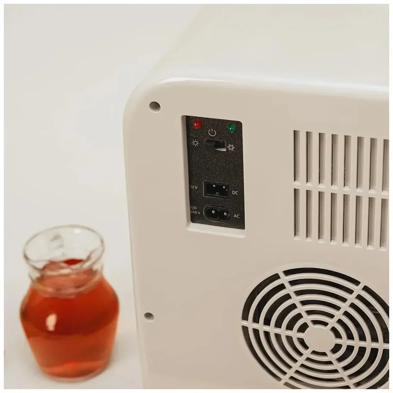 Mini Frigorífico Portátil 20L: Enfría y Calienta, Ideal para Viajes y Hogar de Cecotec