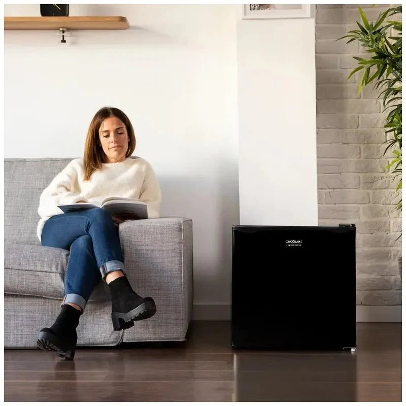 Mini Frigorífico negro 46L con congelador y puerta reversible Clase energética E Cecotec