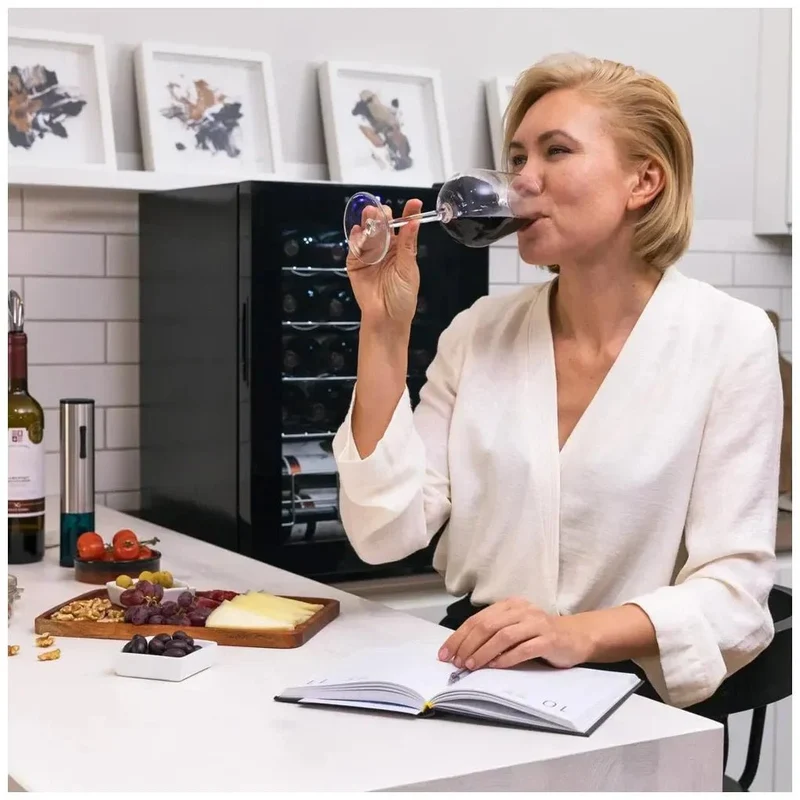 Vinoteca Bolero GrandSommelier 2050: 20 Botellas, Compresor Silencioso y Táctil de Cecotec