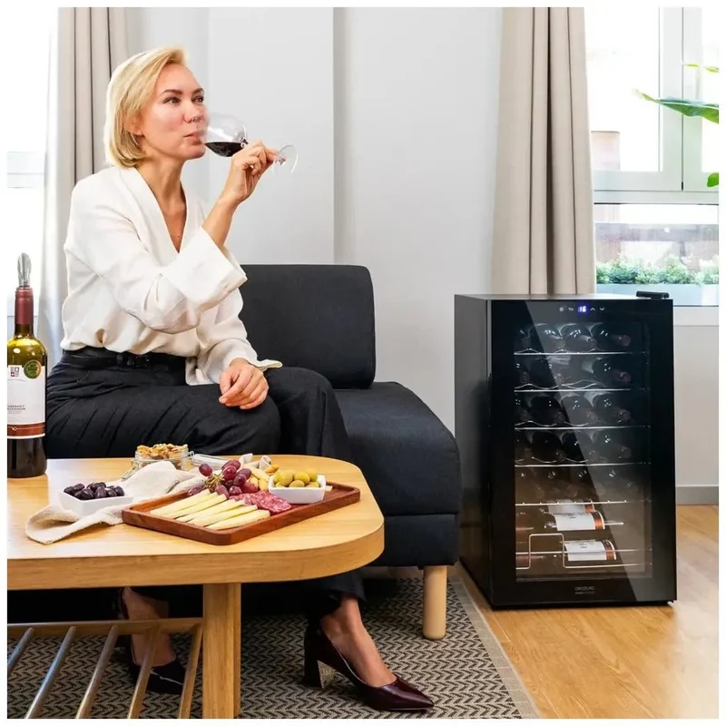 Vinoteca Bolero GrandSommelier 2450 Black: Elegancia y Rendimiento para 24 Botellas de Cecotec