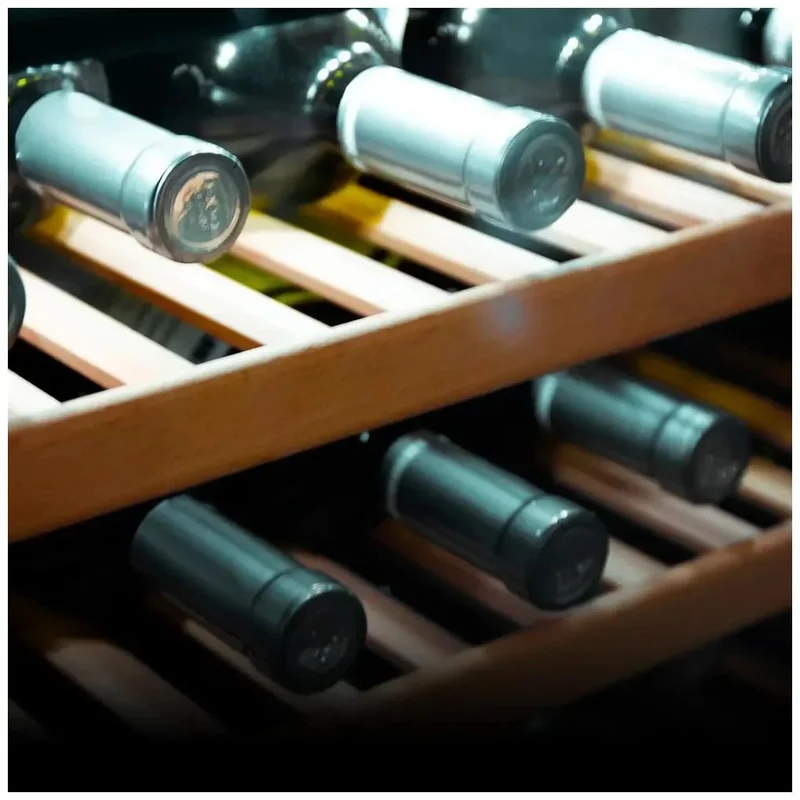 Vinoteca Retro Negra con Doble Zona de Temperatura y Tecnología NoFrost para 30 Botellas de Cecotec