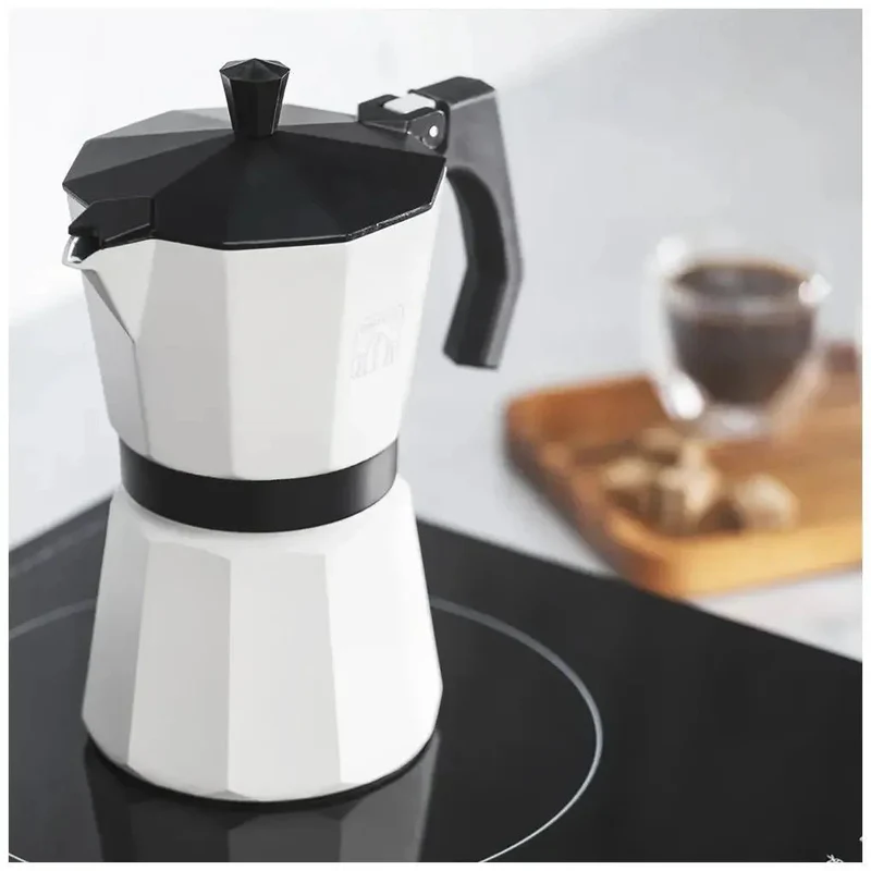 Cafetera Italiana Beige 12 Tazas: Elegancia y Versatilidad para tu Café Perfecto de Cecotec