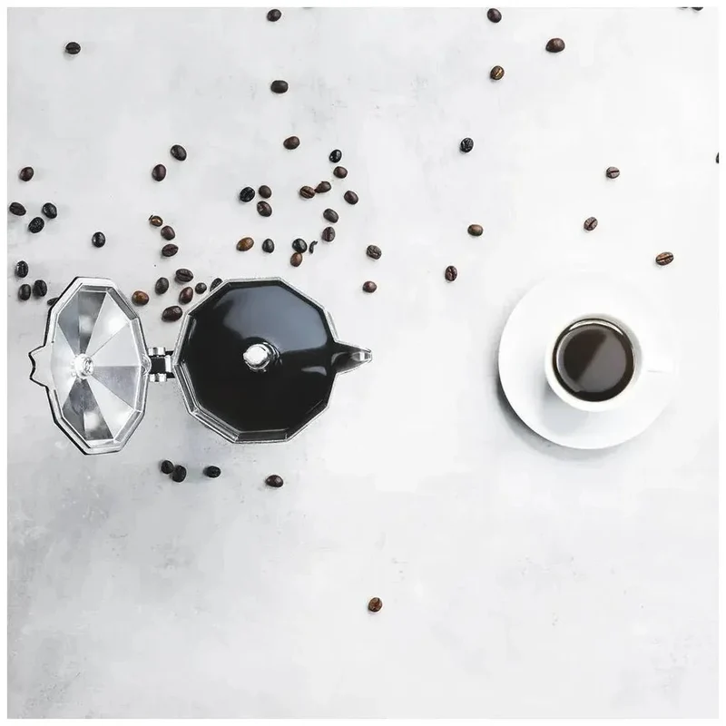 Cafetera Italiana Beige 12 Tazas: Elegancia y Versatilidad para tu Café Perfecto de Cecotec