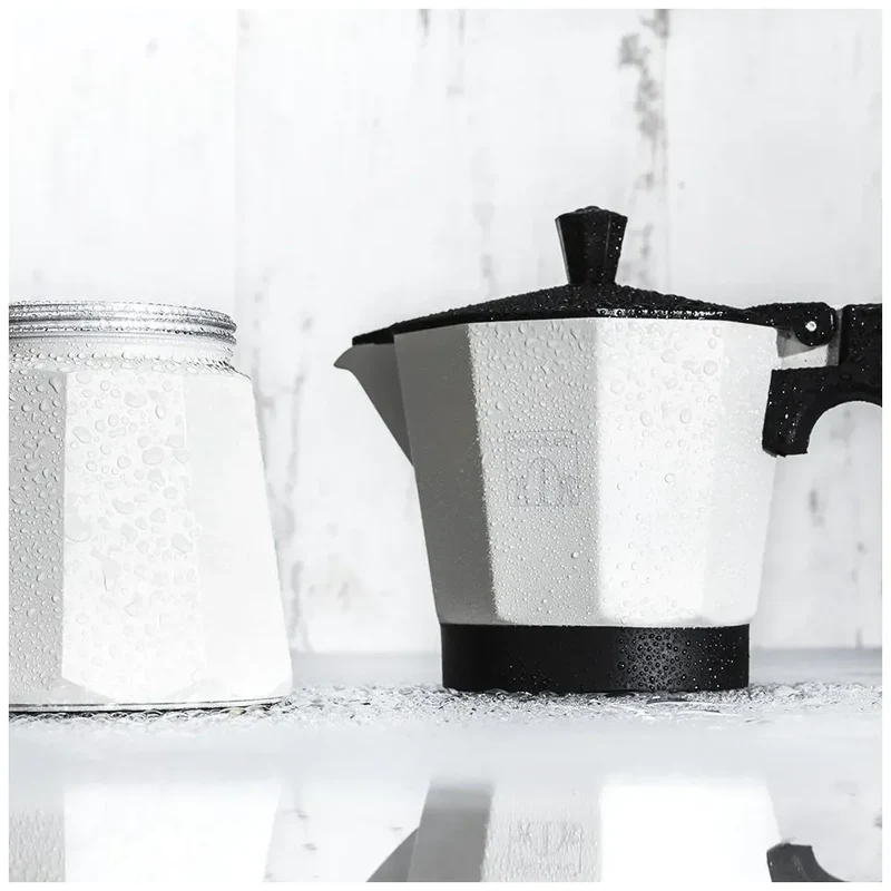 Cafetera Italiana Beige 12 Tazas: Elegancia y Versatilidad para tu Café Perfecto de Cecotec