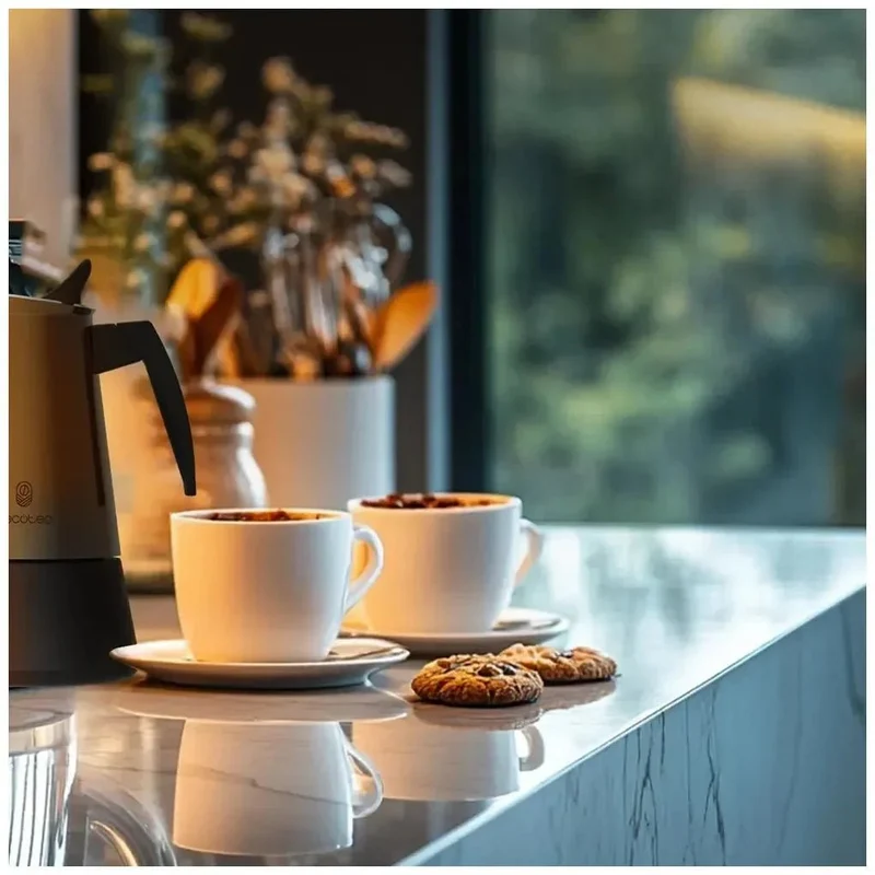 Cafetera Italiana Piccolina 200 Gold: Elegancia y Calidad para 2 Tazas Perfectas de Cecotec