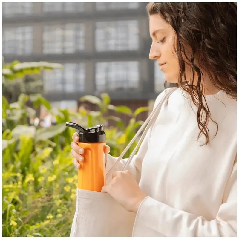 Batidora de Smoothies 350W con Cuchillas de Titanio y Vaso Portátil 600ml de Cecotec