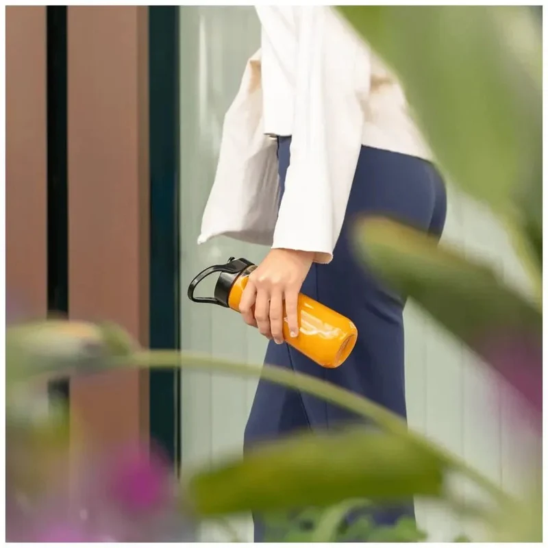 Batidora de Smoothies 350W con Cuchillas de Titanio y Vaso Portátil 600ml de Cecotec