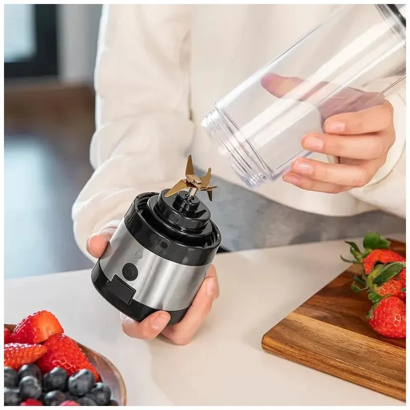 Batidora Portátil WanderlustMix: Potente, Compacta y con Cuchillas de Titanio de Cecotec
