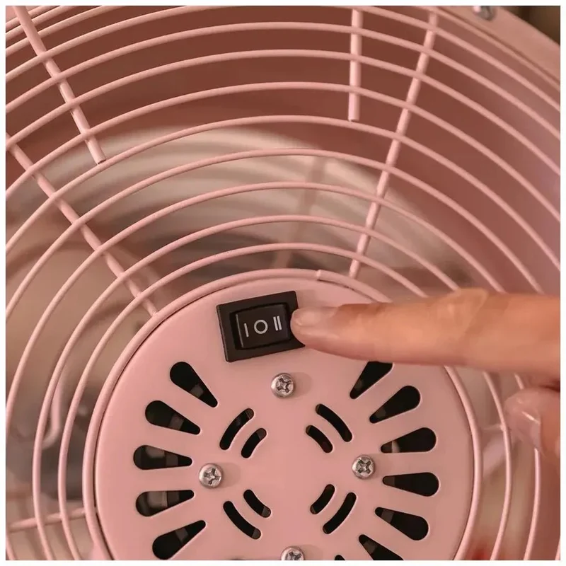 Ventilador de Pie Retro Rosa 25W con Inclinación Ajustable y Seguridad Mejorada de Cecotec