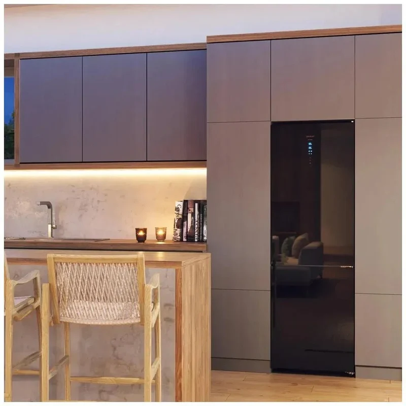 Frigorífico Combi Negro 322L: Eficiencia Energética y Diseño Moderno de Cecotec