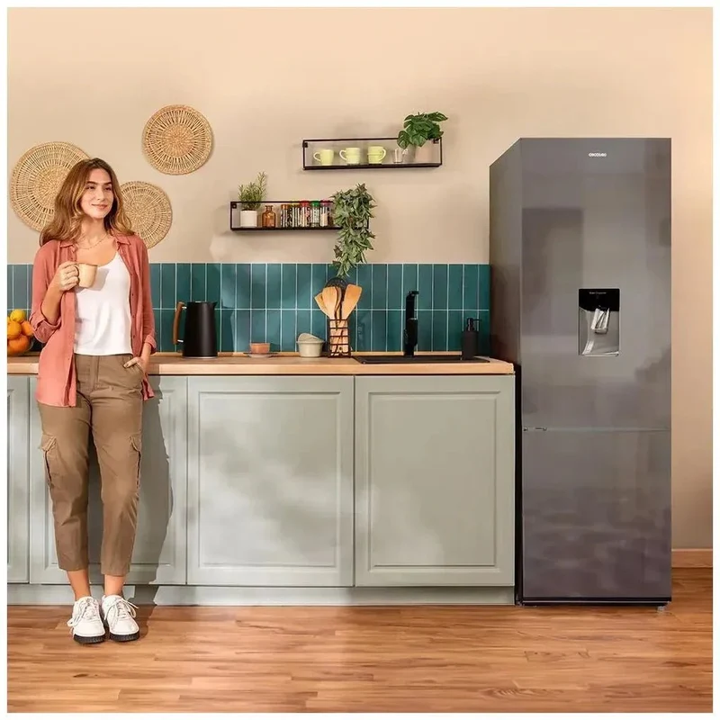 Frigorífico Combi 250L Gris con Inverter, No Frost y Dispensador de Agua de Cecotec
