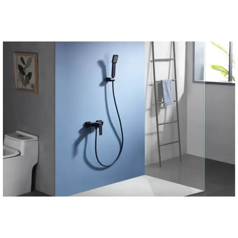 Grifería monomando para ducha con mango y flexo hecha de latón con acabado negro mate Art de Imex