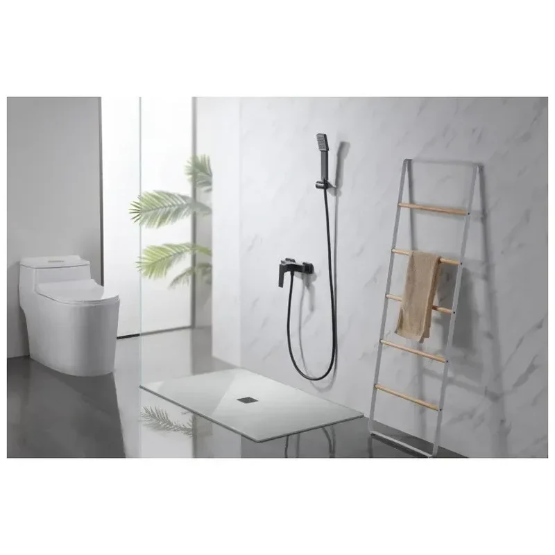 Grifería monomando para ducha con mango y flexo hecha de latón con acabado negro metalizado Art de Imex