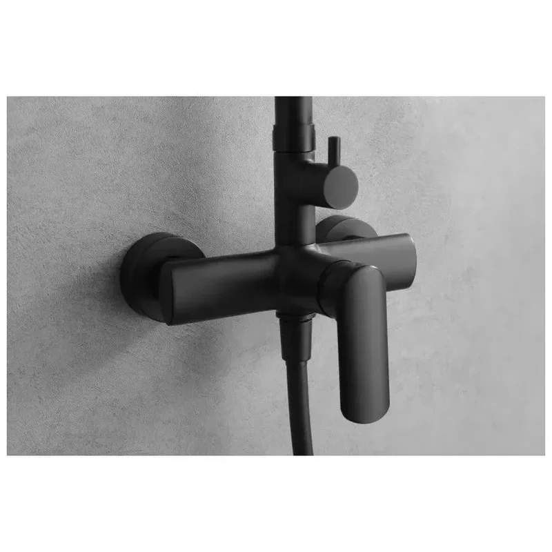 Columna moderna de ducha con una grifería monomando de color negro mate Ural de Imex