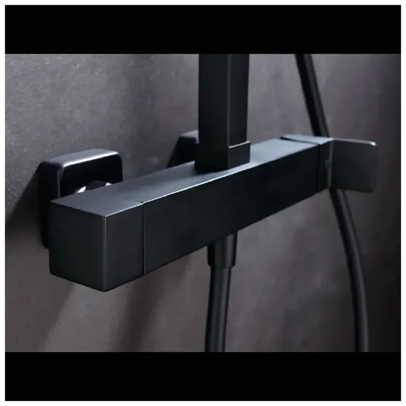 Columna de ducha para pared con un diseño extensible de acabado negro mate Fiyi de Imex